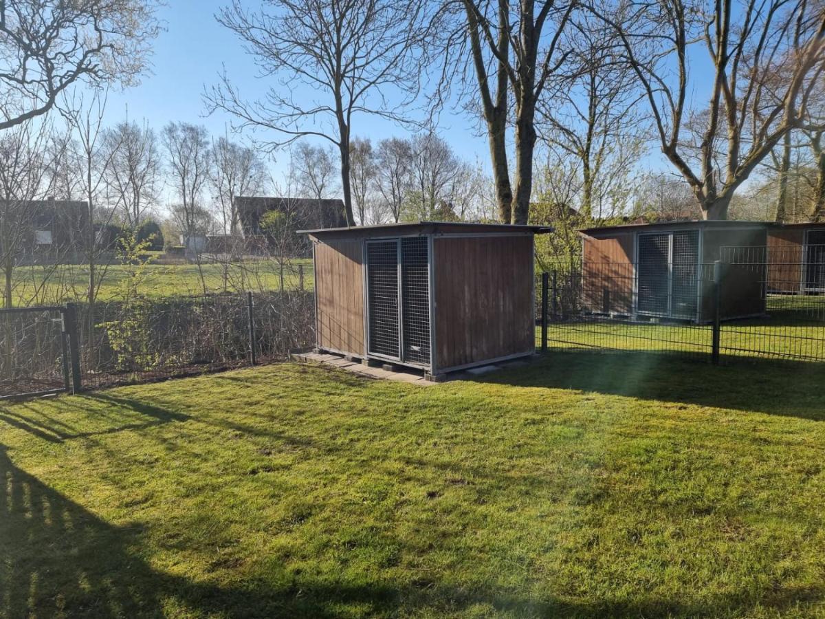 Ferienhaus Steuerbord Im Bootshaus Neßmersiel Esterno foto