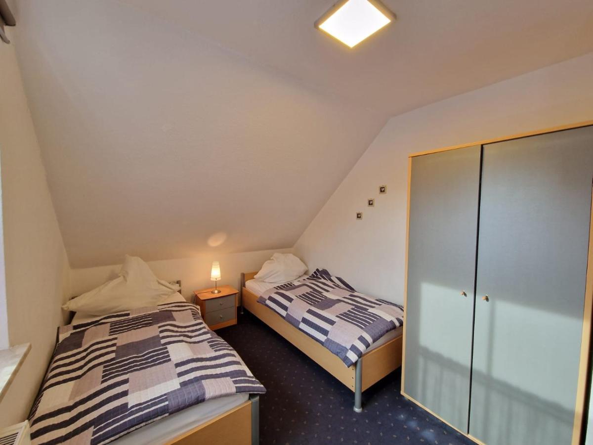 Ferienhaus Steuerbord Im Bootshaus Neßmersiel Esterno foto